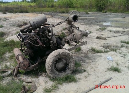 На Житомирщині СБУ викрила підпільний кар'єр із видобутку бурштину
