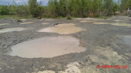 На Житомирщині СБУ викрила підпільний кар'єр із видобутку бурштину
