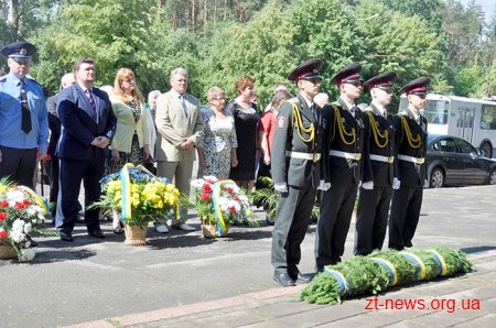 У Житомирі пройшов мітинг біля пам’ятника «Жертвам фашизму»