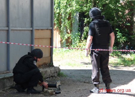 У Житомирі правоохоронці знешкодили підозрілий пакунок