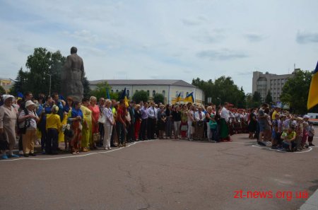 Житомиряни взяли участь у патріотичному флеш-мобі