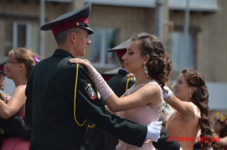У Житомирі відбувся традиційний випускний бал