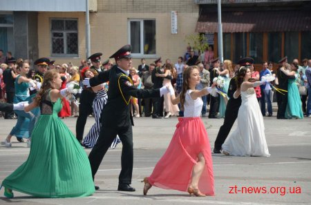 У Житомирі відбувся традиційний випускний бал