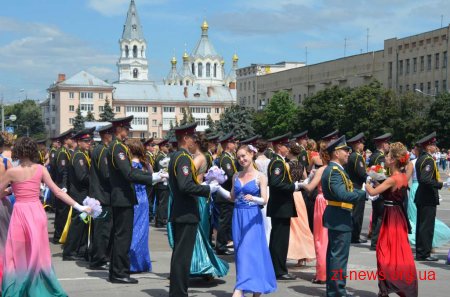 У Житомирі відбувся традиційний випускний бал