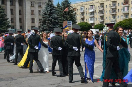 У Житомирі відбувся традиційний випускний бал