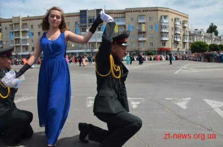 У Житомирі відбувся традиційний випускний бал