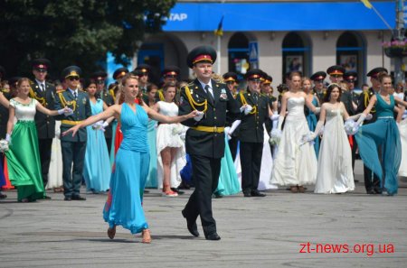 У Житомирі відбувся традиційний випускний бал