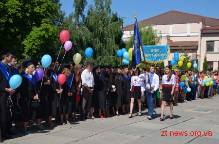 В ЖДУ ім. Івана Франка відбулися урочистості з нагоди вручення дипломів випускникам