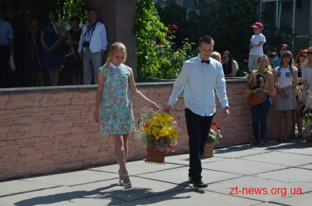 В ЖДУ ім. Івана Франка відбулися урочистості з нагоди вручення дипломів випускникам