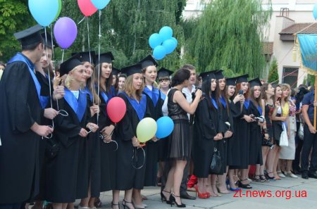 В ЖДУ ім. Івана Франка відбулися урочистості з нагоди вручення дипломів випускникам