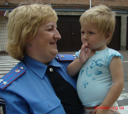 Житомирські правоохоронці знайшли зниклу 2-річну дівчинку за сотні кілометрів від дому