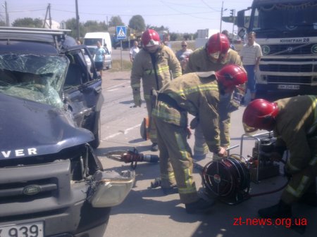 На Житомирщині рятувальники деблокували з автомобіля чоловіка