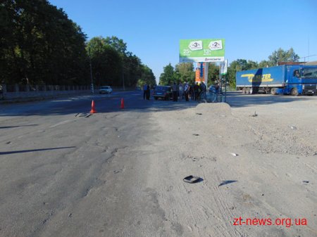 На Житомирщині чоловік на викраденій автівці збив скутериста