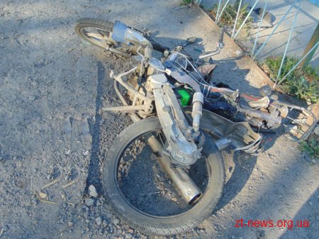 На Житомирщині чоловік на викраденій автівці збив скутериста