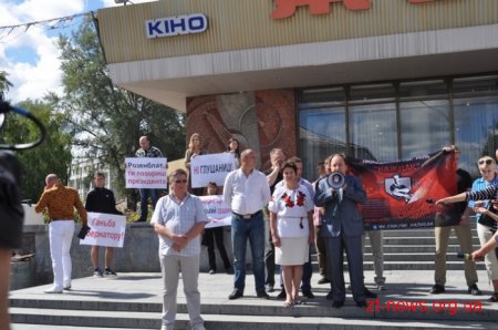 Сергій Машковський вийшов до мітингувальників та поспілкувався з ними