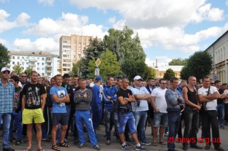 Сергій Машковський вийшов до мітингувальників та поспілкувався з ними