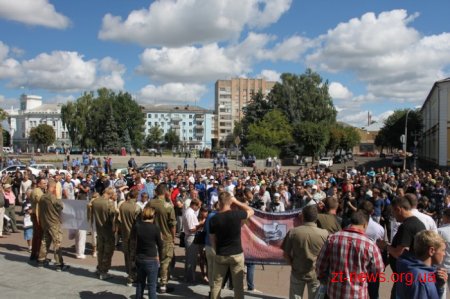Сергій Машковський вийшов до мітингувальників та поспілкувався з ними