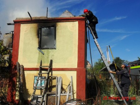 У Коростені вогнеборці ліквідували загоряння дачного будинку