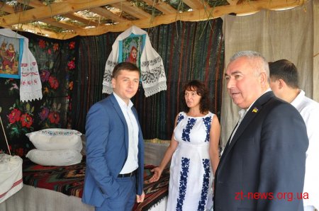 На Житомирщині відбувся перший фестиваль льону