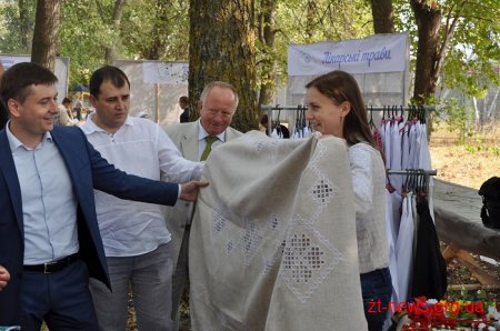 На Житомирщині відбувся перший фестиваль льону