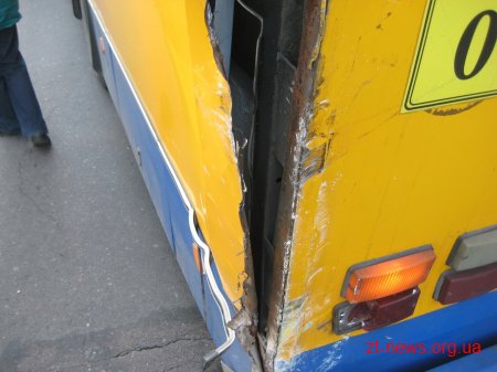 У Житомирі маршрутка наздогнала тролейбус