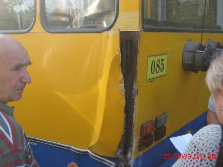 У Житомирі маршрутка наздогнала тролейбус