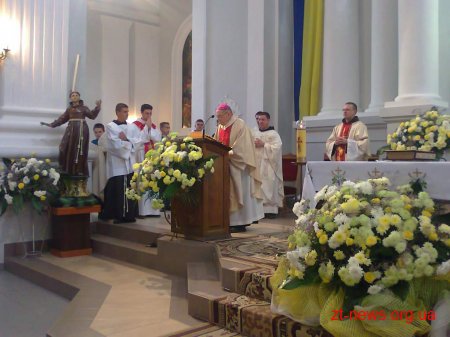 У Житомирі освятили дзвони в храмі св. Йоана з Дуклі
