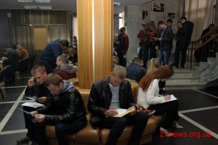 Нова поліція у Житомирі: за перші півгодини – понад 100 бажаючих