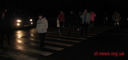 У Житомирі мешканці будинку, у якому немає опалення, перекрили дорогу