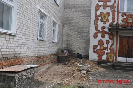 Керівник області без попередження перевірив хід виконання робіт з утеплення садочка
