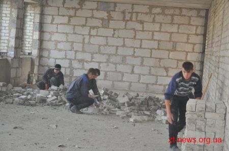 У Черняхові триває будівництво школи на 864 учні