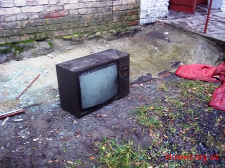 На Житомирщині вогнеборці врятували на пожежі трьох малолітніх дітей
