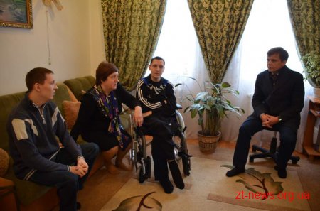 Житомирянам з  інвалідністю передано інвалідний візок з електричним приводом
