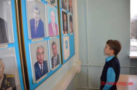 Екскурсії будівлею міської ради провели для школярів усіх шкіл міста