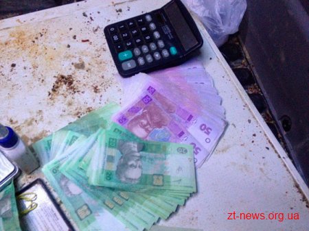 На Житомирщині поліція затримала перекупника бурштину