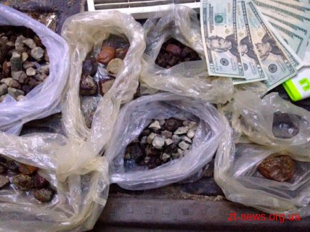 На Житомирщині поліція затримала перекупника бурштину
