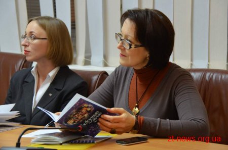 «Оксія» презентувала книгу соціальної поезії «Трикутна луна»