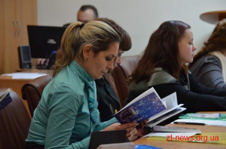 «Оксія» презентувала книгу соціальної поезії «Трикутна луна»