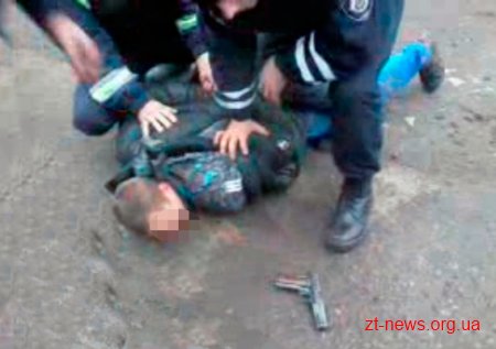 У Чуднівському районі поліцейські затримали чоловіка, який погрожував тещі пістолетом
