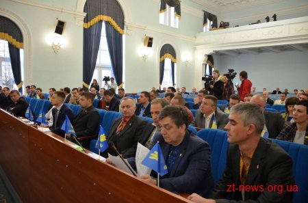 На першій сесії міської ради депутати утворили постійні комісії, обрали голів