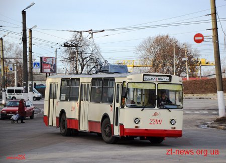 У Житомирі вийшов на маршрут відновлений тролейбус 1979 року випуску