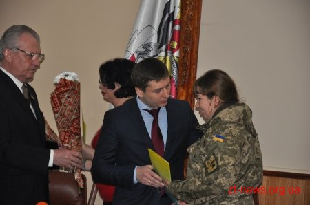 Керівник області вручив ще 12 ордерів на квартири