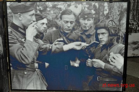 У Житомирі відбулася презентація фотовиставки "В обіймах великого брата"