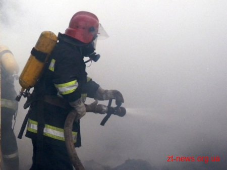 У Житомирі на автостоянці мало не зайнявся автомобіль