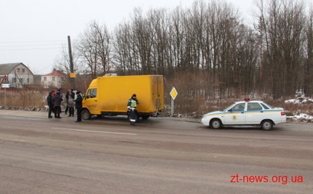 У Житомирі водій мікроавтобуса вчинив смертельне ДТП і поїхав далі у власних справах