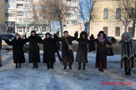 У Житомирі «Живим ланцюгом» підтримали соборність України