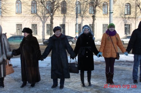 У Житомирі «Живим ланцюгом» підтримали соборність України