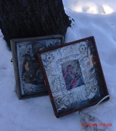 Поліція встановила особу чоловіка, який пошкодив хрест у Житомирі
