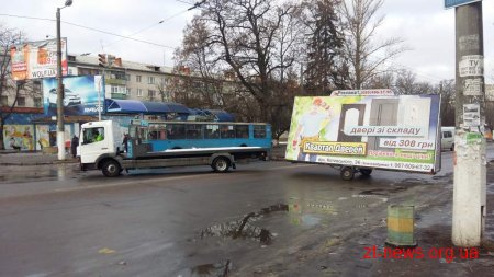 У Житомирі тривають роботи по демонтажу незаконної реклами
