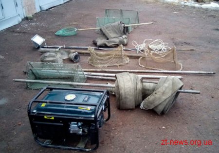 На Житомирщині правоохоронці затримали сімох старателів під час видобутку бурштину
